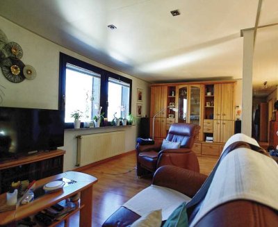 Schöne und gepflegte 4-Raum-DG-Wohnung in Oberhausen Alsfeld (Sackgassenlage)