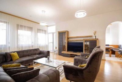 Großzügige Erdgeschosswohnung mit separatem Eingang, Terrasse, zusätzlich hochwertig ausgebautes UG