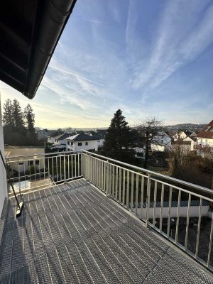 Neuwertige Wohnung mit drei Zimmern sowie Balkon in Taunusstein