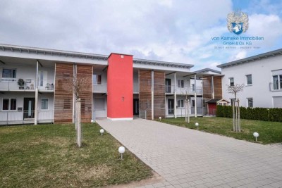 Stilvolle Barrierefreie 2-Zi.-EG-Whg. – ruhige Lage, Balkon, Parkett, Aufzug, Carport