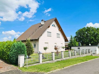 Exklusives Landhaus mit Pool und Garage:  Energieeffizientes Wohnen in idyllischer Lage