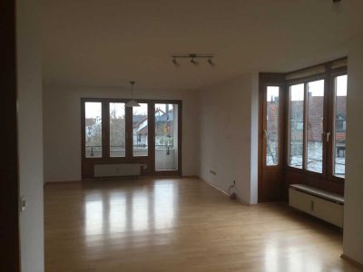 Helle und große 5-Zimmer-Maisonette-Wohnung in zentraler Lage in Unterschleißheim