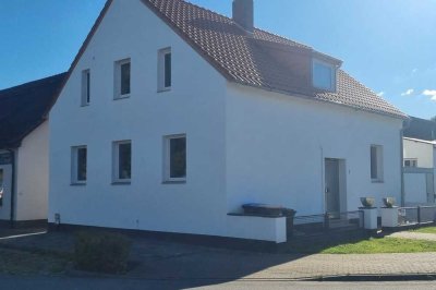 Renovierte 4 Zimmer Hochparterre-Wohnung in zentrale Lage von Varel