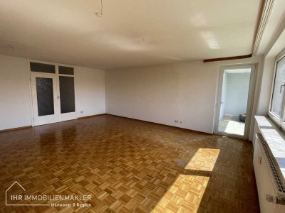Helle 4-Zimmer-Wohnung- 2 Bäder-Süd-Balkon, Aufzug und Tiefgaragenstellplatz in Hannover-Anderten