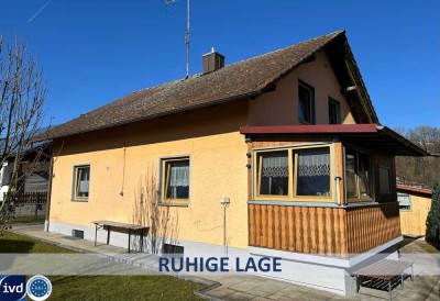 IDYLLISCHES EINFAMILIENHAUS MIT POTENZIAL
IN RUHIGER LAGE