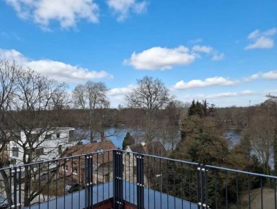 Großes Penthouse mit Wasserblick