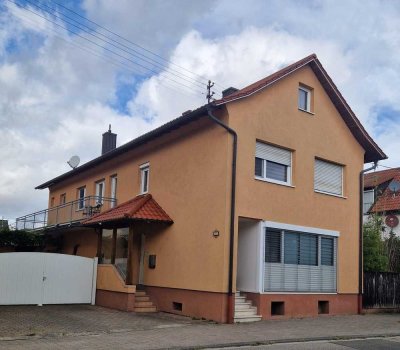 Renoviertes, bezugsfertiges und flexibles 1/2 - FH mit großem Grundstück