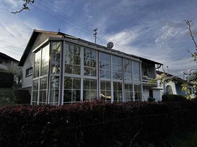 Apartes und lichtdurchflutetes Einfamilienhaus mit ELW  und unverbaubarer Aussicht - von privat