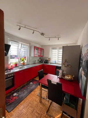 900 € - 100 m² - 5.0 Zi.