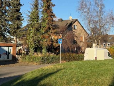 Kettelersiedlung - Kaufgrundstück: 3-Fam.-Haus mit Garten, Terrasse, Balkon und 2 Garagen!