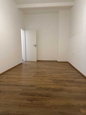 Zentrale gelegene 2,5-Zimmer-Wohnung (EG) in Mannheim zu vermieten