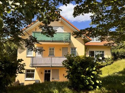 FREUNDLICHE DACHGESCHOSSWOHNUNG VOR DEN TOREN WEIMARS
