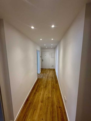 Kernsanierte 2-Zimmer-Wohnung mit Balkon & Duplex-Stellplatz – Erstbezug nach Sanierung