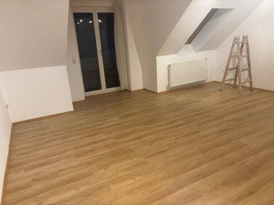 Helle Dachgeschoßwohnung in Linz: 3 Zimmer, Balkon und moderne Ausstattung!