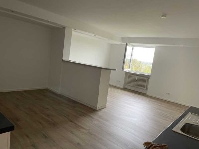 Erstbezug nach Sanierung mit EBK: Stilvolle 3-Zimmer-Souterrain-Wohnung mit geh. Innenausstattung
