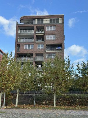 Frisch renovierte 3-Zimmer-Wohnung mit Südbalkon & moderner Ausstattung – Wohnen am Mainufer!