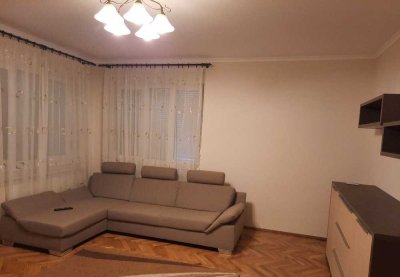 Ansprechende und vollständig renovierte 2-Zimmer-Wohnung mit EBK in Osterhofen