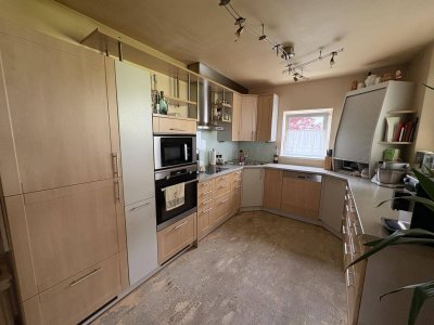 Geräumige 3 Zimmer Wohnung mit 2 TG Plätzen und schöner Loggia