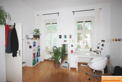 HELLE GARCONNIERE IN HOFRUHELAGE NÄHE AUGARTEN