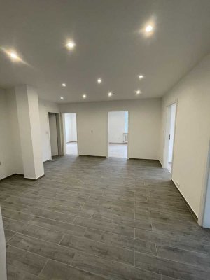 Attraktive, vollständig renovierte 4-Zimmer-Wohnung mit gehobener Innenausstattung in Gellersen