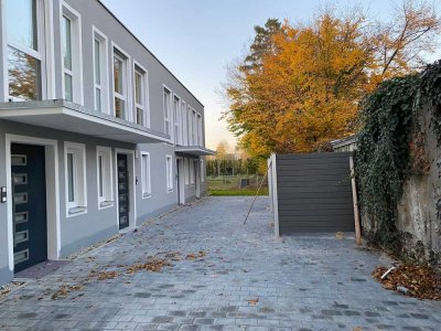 Exklusives kleines Reihenhäuschen -  3 ZKB  Balkon und Terrasse auf 2 Etagen