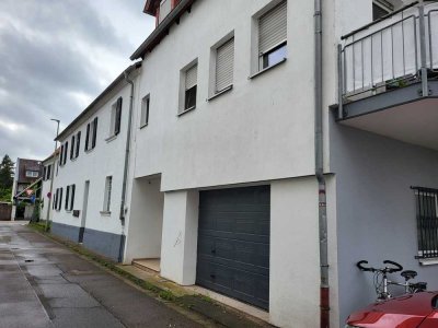 ansprechendes Apartment  mit allem was man braucht.
kl.Einbauküche mit Herd u Kühlschrank.