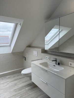 Erstbezug nach Sanierung: Geschmackvolle 3-Raum-Dachgeschosswohnung mit lux. Innenausstattung
