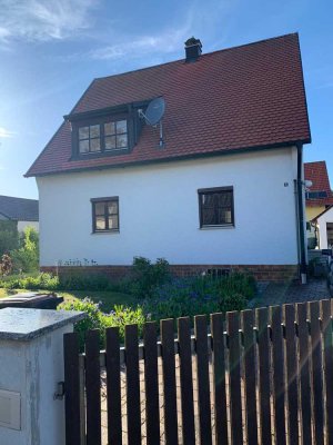 Kleines Haus mit großem Garten und viel Charme in Geisenhausen