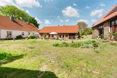Großer Hof (mit 3 Wohnungen) und Seewiese (Rheinsberg Umgebung)