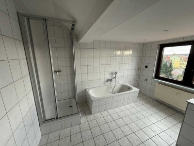 3 ZKB *** DG *** mit Badewanne und Dusche *** Parkplatz *** alles zu Fuß erreichbar ***