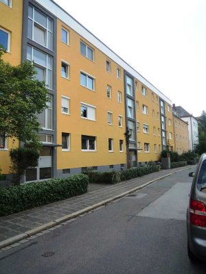 Achtung! Maximal für 3 Personen geeignet - 4-Zimmer-Wohnung im Nibelungenviertel