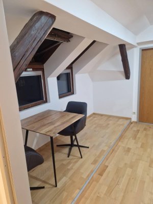 Klimatisierte 1-Zimmer Altbauwohnung Vollmöbliert