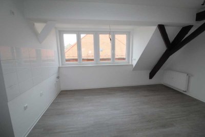 Perfekt für Singles - kleine DG-Wohnung mit Balkon und Fassadenvollwärmeschutz