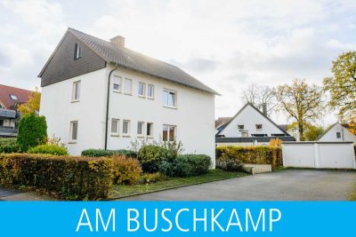 Gepflegt mit Möglichkeiten!
Zweifamilienhaus mit Garagen