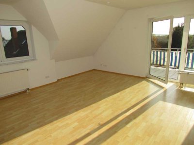 Friedrichsdorf-Dillingen: Sehr schöne, helle 2-Zimmer DG-Wohnung