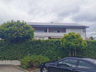 Ansprechende und gepflegte 2-Raum-Wohnung mit Einbauküche in Petersberg