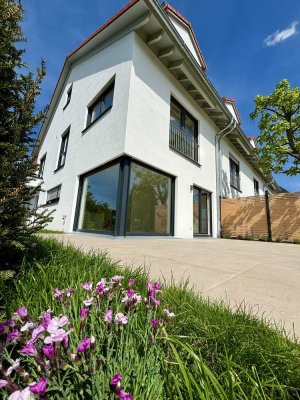 Neubau: Modernes Einfamilienhaus im Grünen (Besichtigungstermine: 26. Okt. und 1. - 2. Nov.)