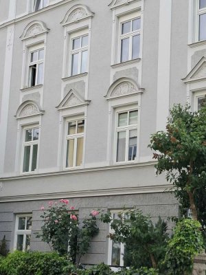 Neo-Renaissance, 3 Zimmer Altbauwohnung zentral und ruhig in Neuhausen