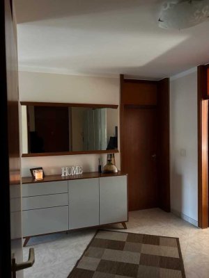 Geschmackvolle Wohnung mit drei Zimmern sowie Balkon und Einbauküche in Offenbach