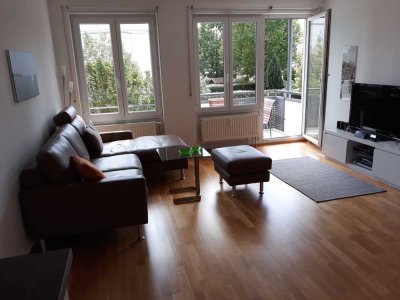 Sehr helle, freundliche 2-Zimmer-Wohnung mit Balkon und Einbauküche in  absolut ruhiger Lage