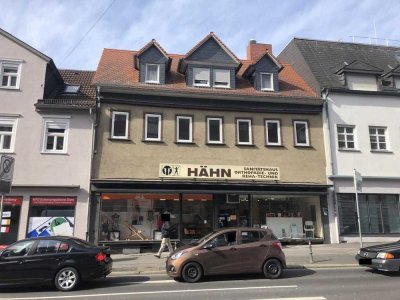 In guter Lage zu THM u. Bahnhof: Gemütliche und gut geschnittene 3 Zimmer-Wohnung mit Balkon, Kai...