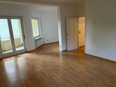 Traumhaftes Wohnen nahe Schlachtensee: Helle 2- bis 2,5-Zimmer-Wohnung mit 2 Balkonen & Stellplatz