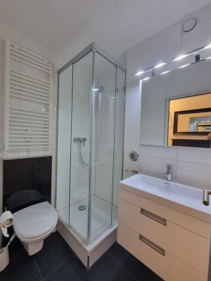 *****DIREKT AN DER UNI & SOFORT FREI! CHARMANTES APARTMENT MIT KÜCHE, BALKON UND PARKPLATZ*****