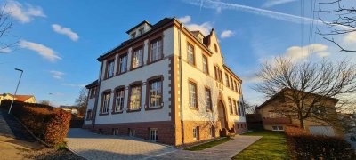Charmante Souterrainwohnung im historischen Schulhaus
