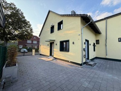 Wohnen in kernsanierter Doppelhaushälfte mit Garage und Stellplatz in Krefeld-Fischeln