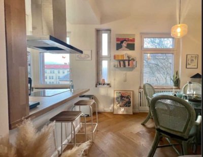 Licht und Stil in Britz – Altbauwohnung mit Stuckdecken und Dielenböden
