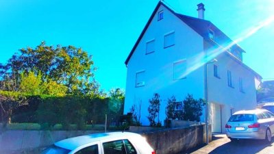 Saniertes Zweifamilienhaus in Aichtal – freistehend mit herrlichem Ausblick