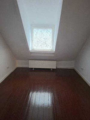 2-Zimmer-Dachgeschoß- Wohnung mit Terrasse in Wiesbaden zu vermieten!