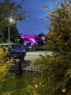 Top-3-Zimmer-Wohnung mit Garten und Blick auf Schloß Tüßling