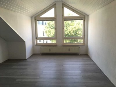 Helle 1-Zimmer-Dachgeschosswohnung mit EBK in Pforzheim-Buckenberg, Hochschulnähe